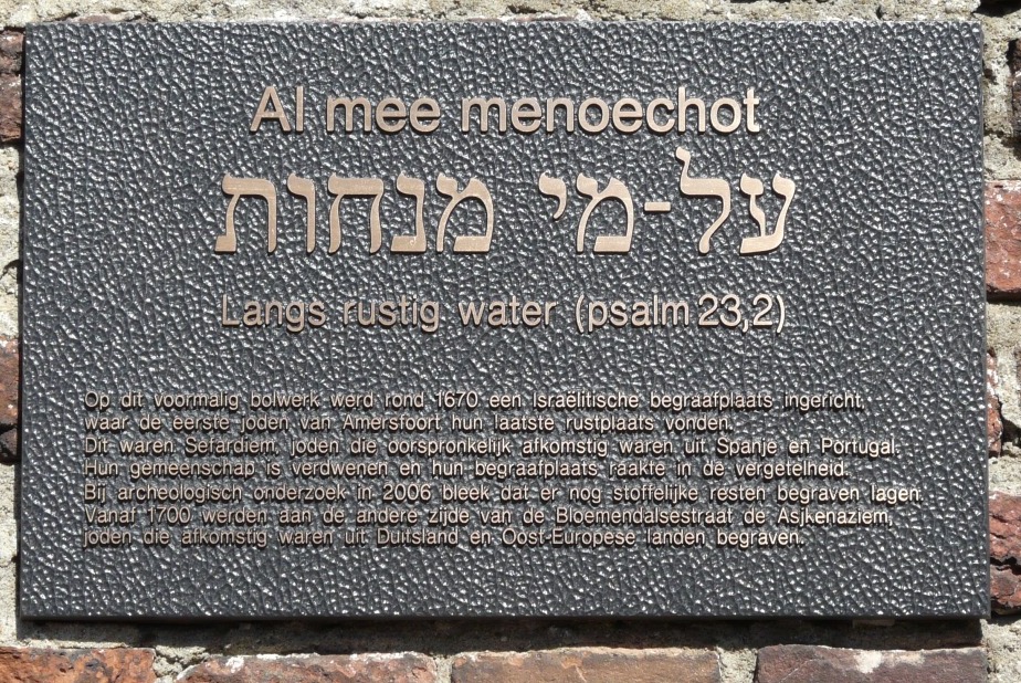 Plaquette begraafplaats Bloemendalsestraat